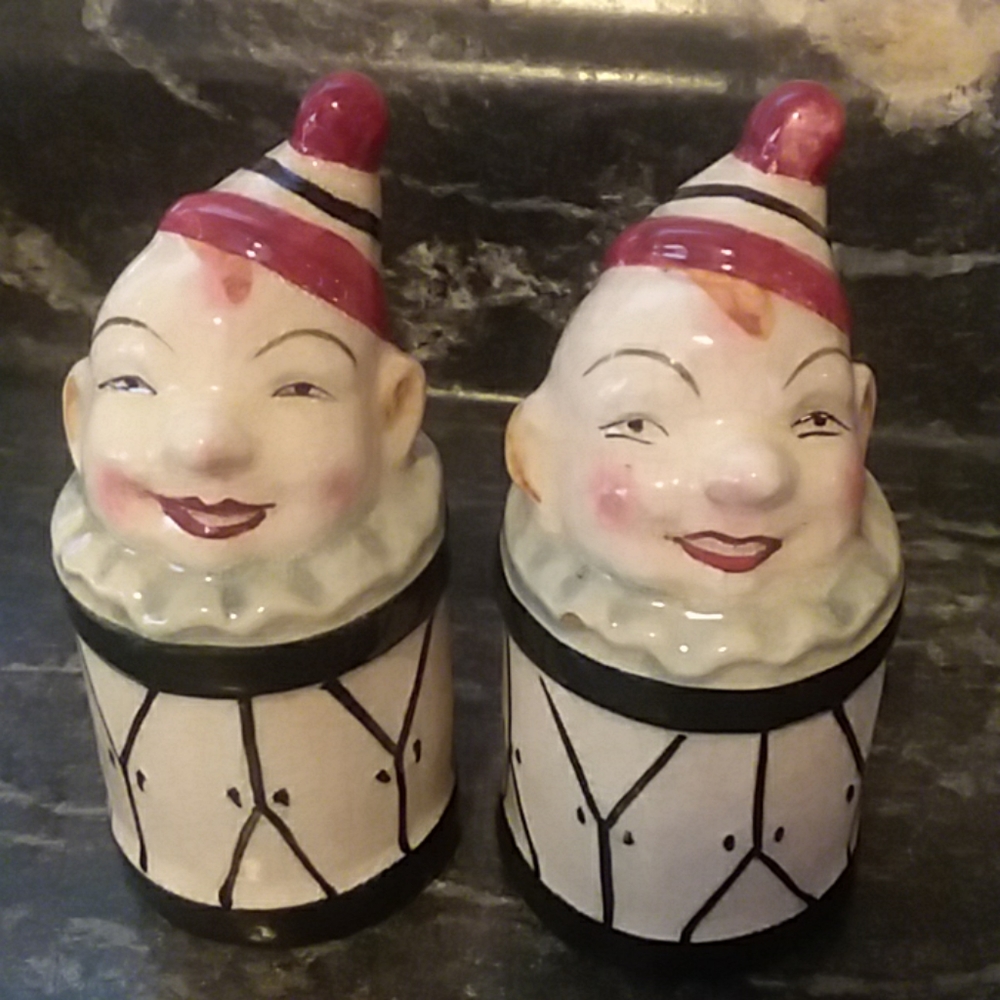 🎈Clown salt & pepper shakers